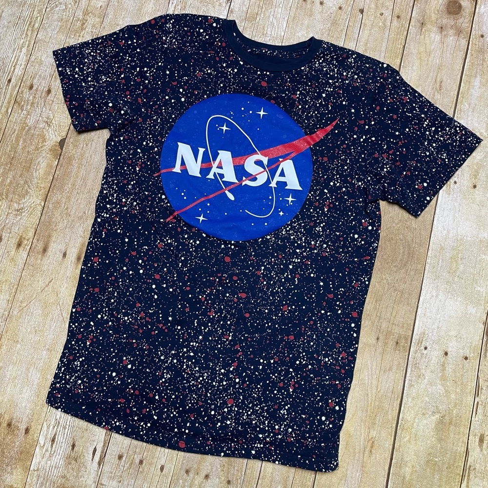 Graphic‎ Tee